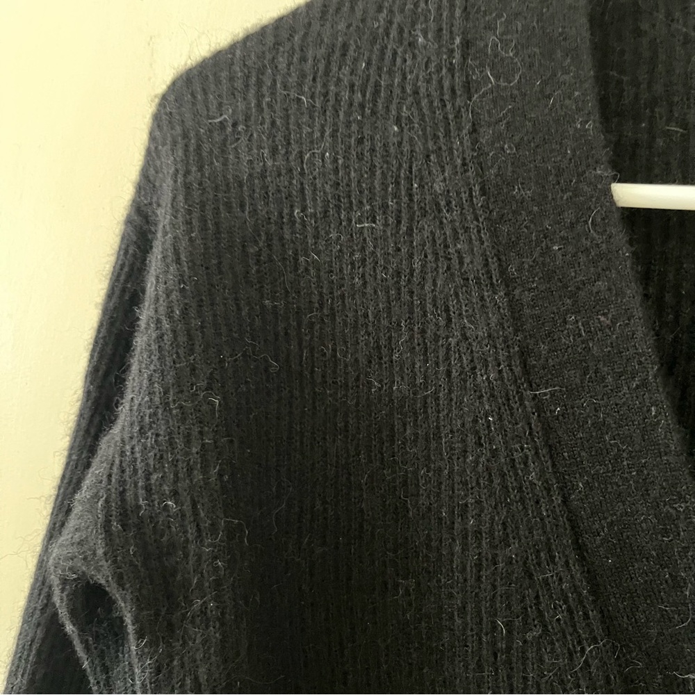 Quince | black cropped cardigan - Picture 4 of 5